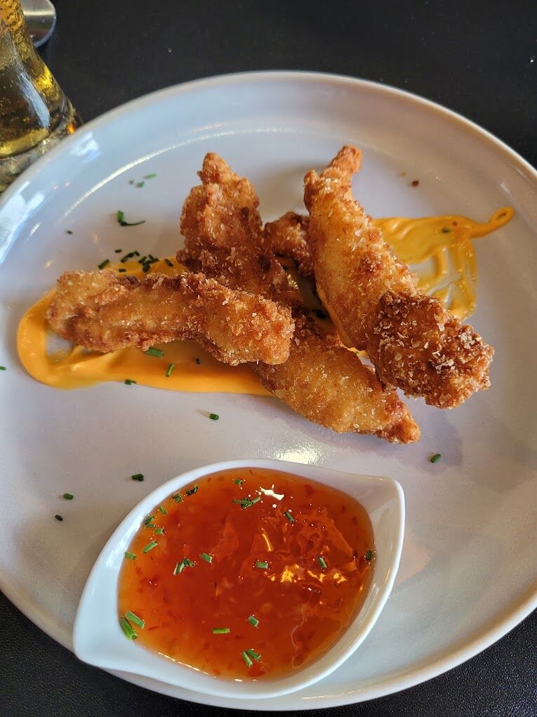 Strips de frango panados com molho sweet chilli